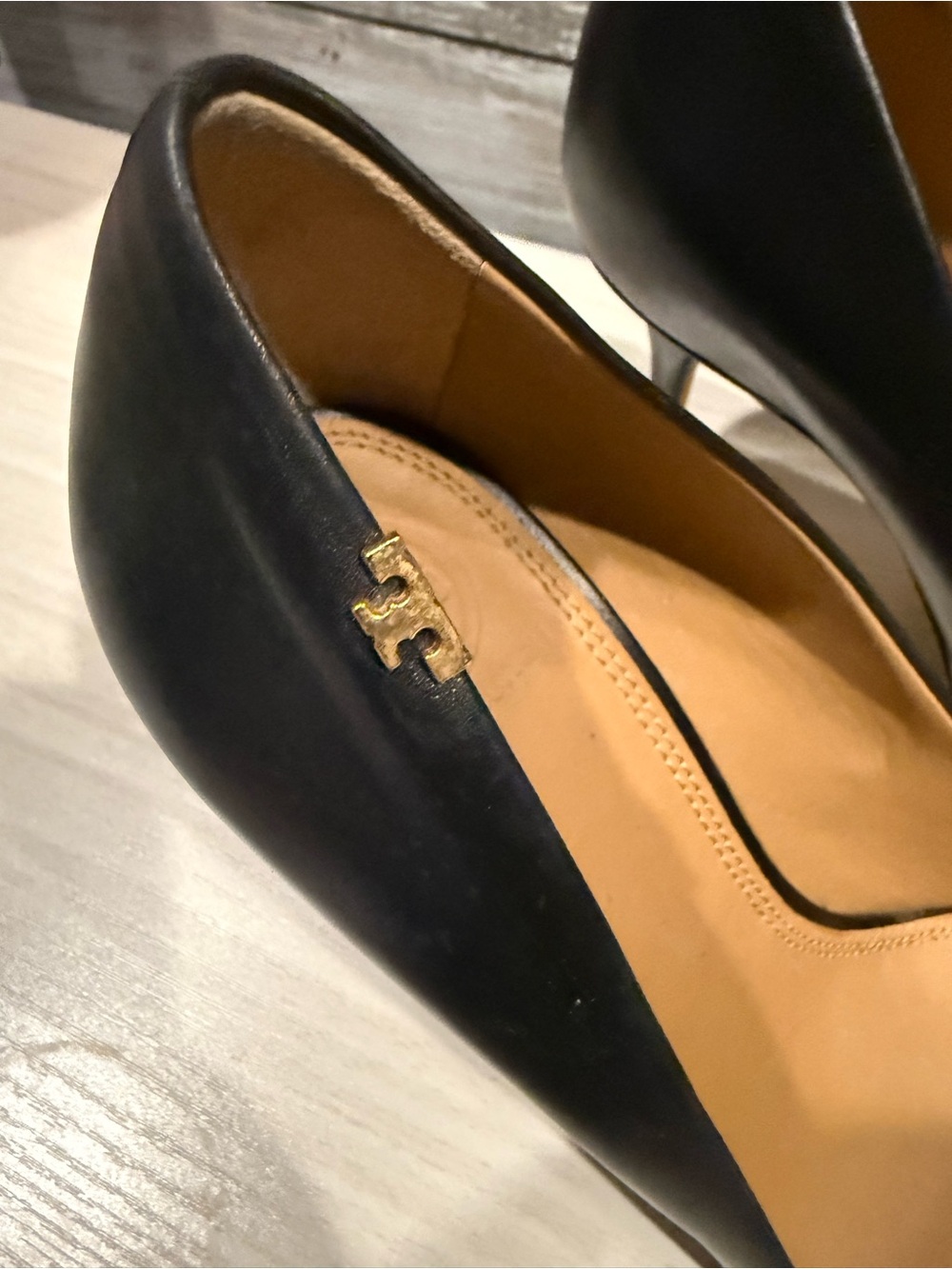 Tory Burch Black and Cream Pointed Toe Leather Pumps - Picture 4 of 8